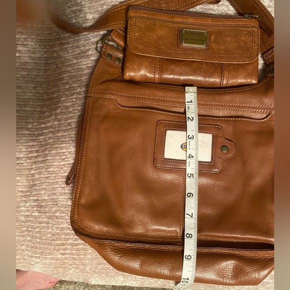 EUC Fossil Vintage Crossbody & Wallet Set - Picture 4 of 16